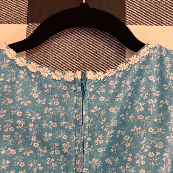 Chic Blue Floral Midi Dress - Picture 4 of 6